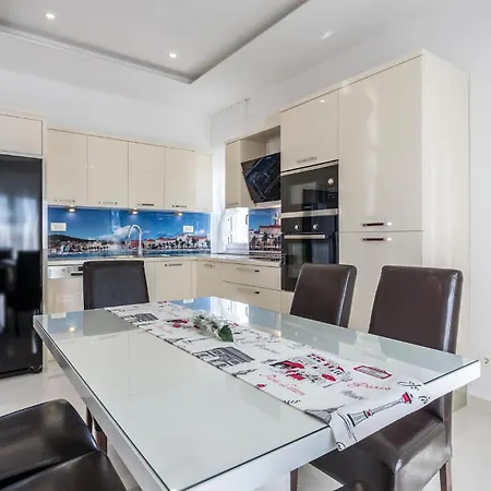 Beautiful In Stobrec With Sauna *