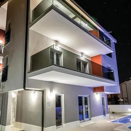 Beautiful In Stobrec With Sauna *