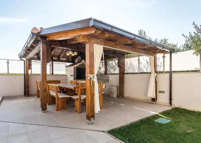 Σπίτι διακοπών Beautiful In Stobrec With Sauna Σπλιτ