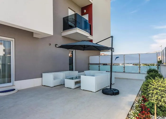 Beautiful In Stobrec With Sauna *