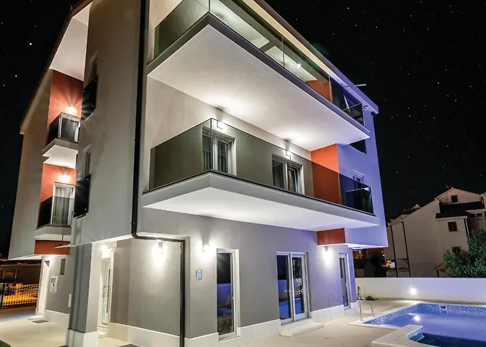 Beautiful In Stobrec With Sauna *