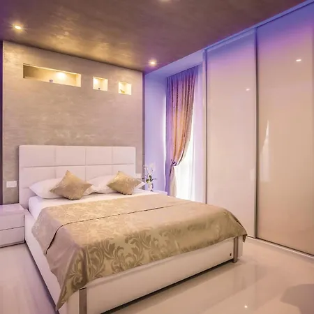 Vakantiehuis Beautiful In Stobrec With Sauna