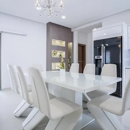 Beautiful In Stobrec With Sauna Vikendica *