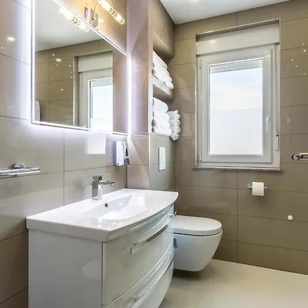 Vakantiehuis Beautiful In Stobrec With Sauna