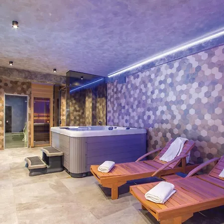 度假居 Gorgeous In Stobrec With Sauna *